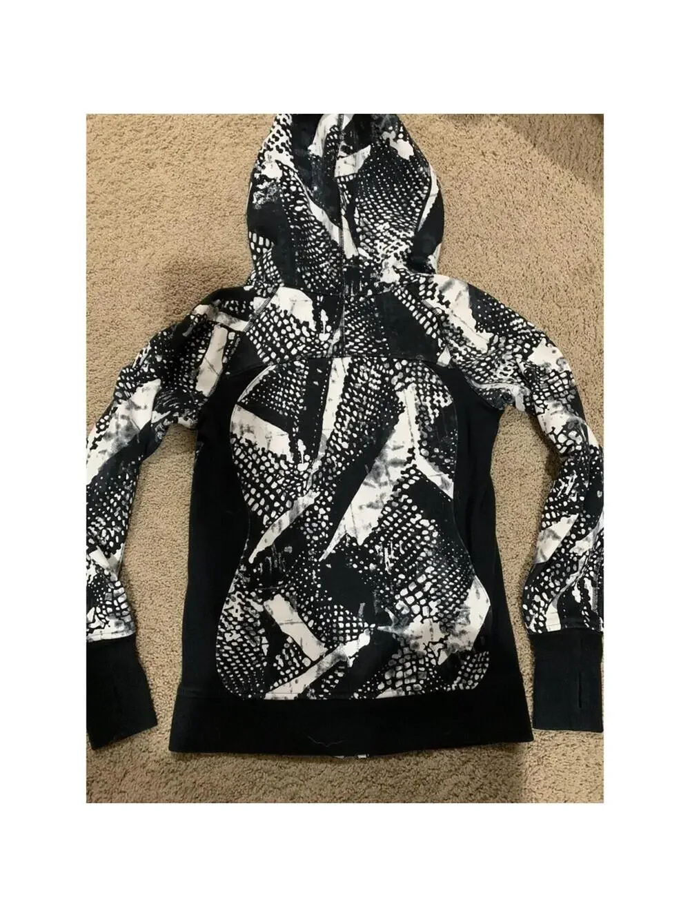 Women's Lululemon scuba jacket hooded black / white size 6 zip